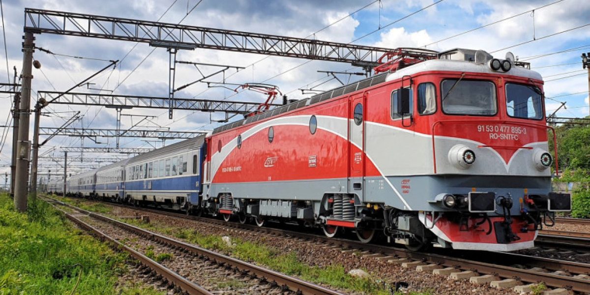 Circulația feroviară între Brașov și Sighișoara este blocată din cauza unui copac căzut Circulația trenurilor pe ruta Brașov – Sighișoara este întreruptă miercuri, din cauza unui incident neobișnuit