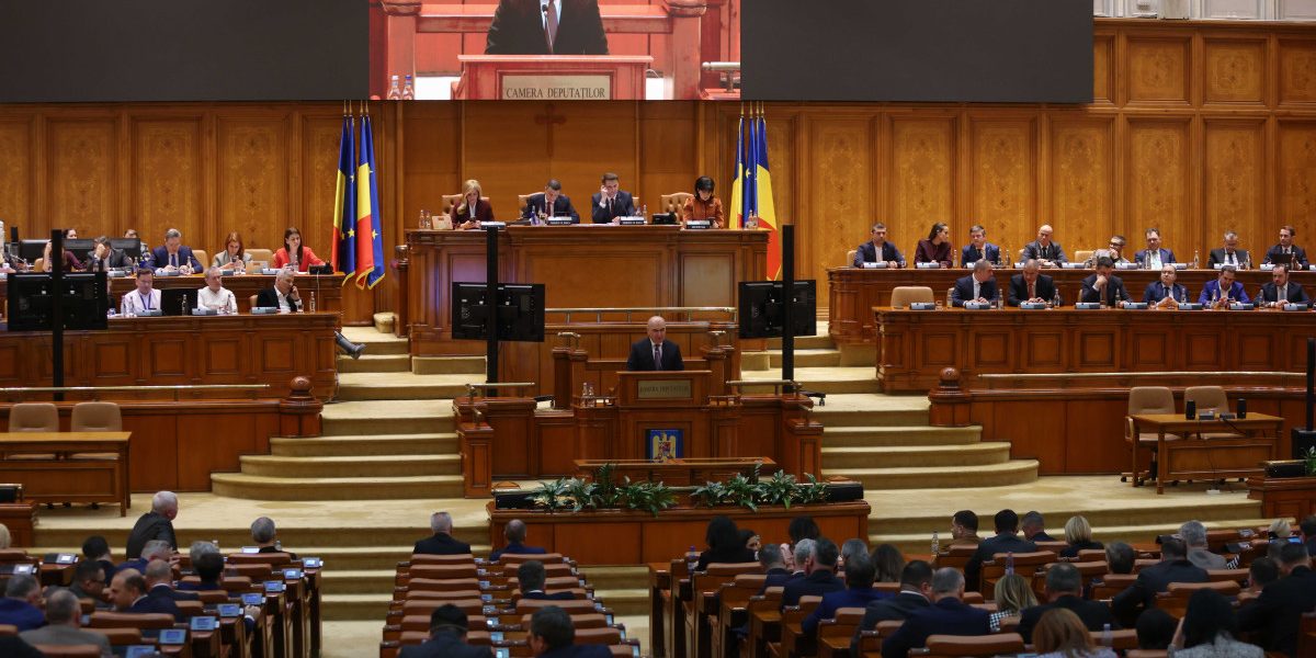 România, prinsă-n paradox: Stabilizare fiscală vs. Instabilitate politică, AUR profită?