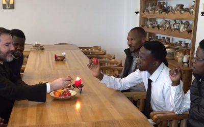 Paște românesc la Iași pentru studenții africani: „Hristos învie în mine”