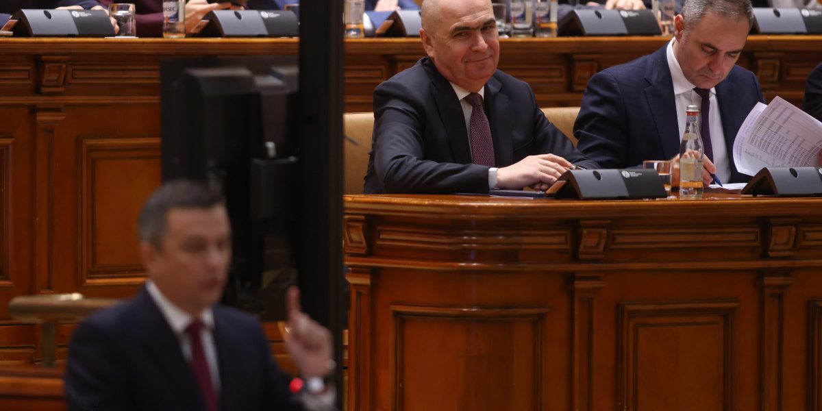 Bolojan, sfidător: „Când te înjură, e bine”. Liberalii, lăsați cu ochii în soare