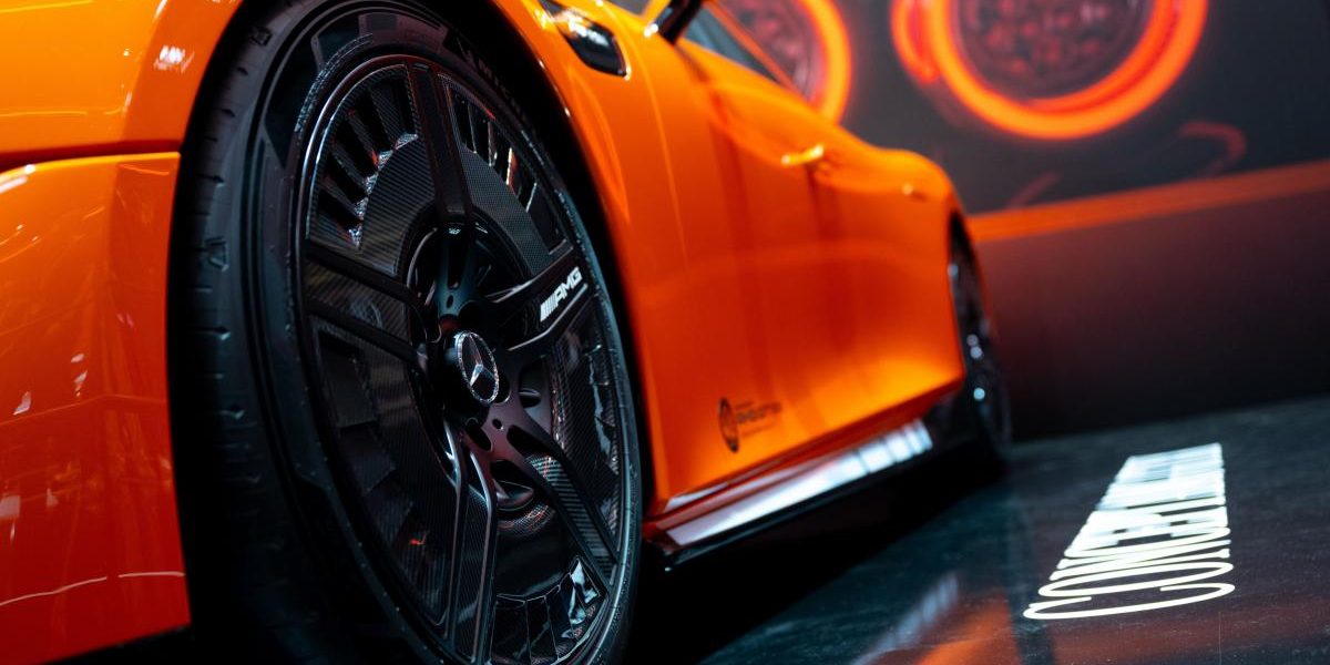 Mercedes AMG GT, fără plată! Hoții golesc rezervoarele cu 1,4 mil. €/săptămână în România