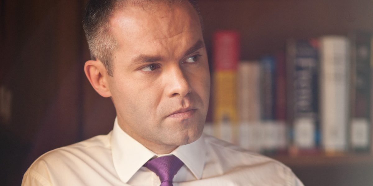 Funeriu, verdict crunt: Manualele din România, bune doar de tricouri!