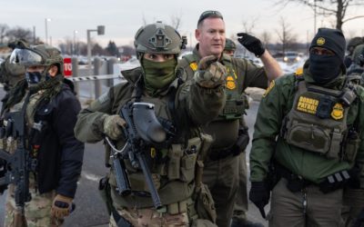 Franțuzoaică de 86 de ani, încătușată ca un criminal în SUA: Venise după iubire