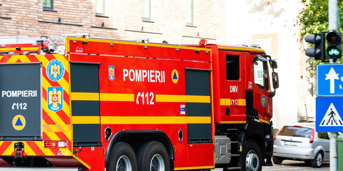 Constanța: Explozie într-un apartament, un bărbat cu arsuri. 14 locatari evacuați