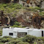 Accident cumplit în Canare: Un bărbat mort și 27 de turiști răniți după căderea unui autobuz