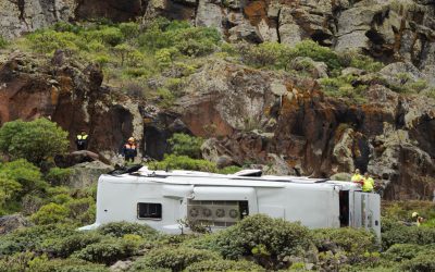 Accident cumplit în Canare: Un bărbat mort și 27 de turiști răniți după căderea unui autobuz