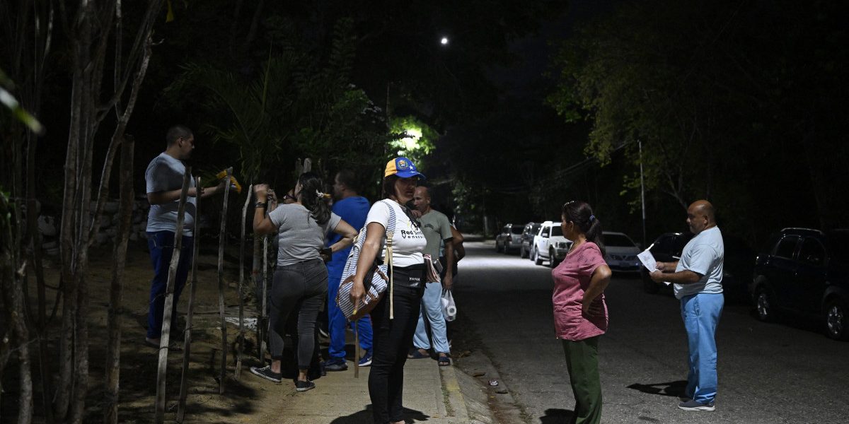 Venezuela: Zeci de deținuți politici, eliberați. SUA pune presiune, 500 încă în arest