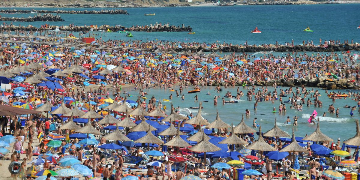 Mai mulți europeni aleg vacanțe mai ieftine: România, mare beneficiară