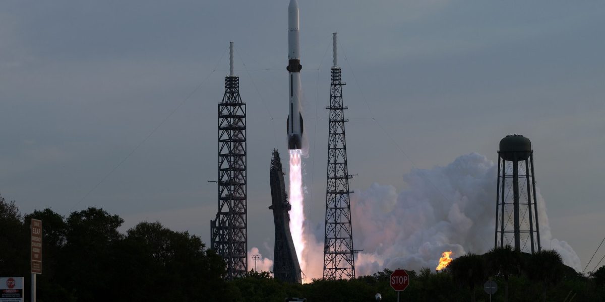 Blue Origin, debut cu rachetă reutilizabilă: Zbor istoric pentru compania spațială