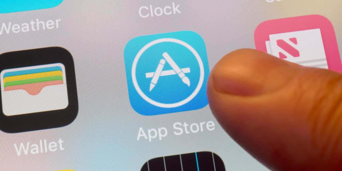 Aplicații AI „scandal” în magazine: Pot „vedea” prin haine