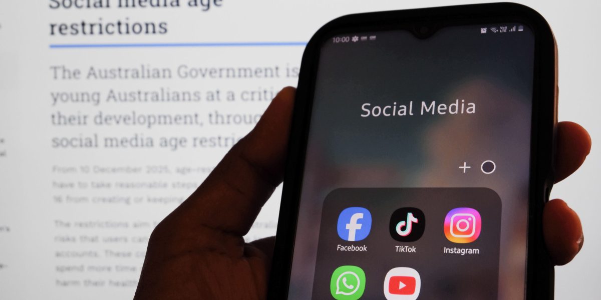 Grecia interzice accesul copiilor sub 15 ani la rețelele de socializare Grecia va introduce o interdicție privind accesul copiilor sub 15 ani la rețelele de socializare, începând cu 1 ianuarie 2027