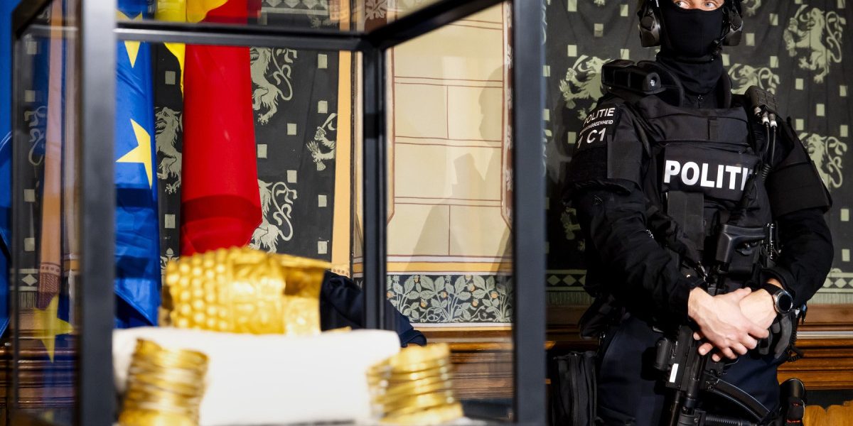 Coiful de la Coțofenești și brățările dacice, acasă după jaful din Olanda