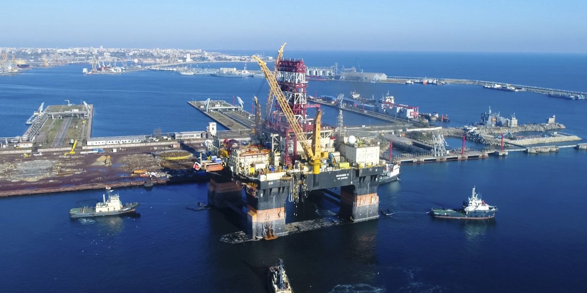 Criza petrolului se adâncește: Scumpiri la pompă și în Europa, avertizează experții Nimeni nu va scăpa de scumpiri, iar valul de creșteri de prețuri la combustibili va ajunge în curând și în Europa