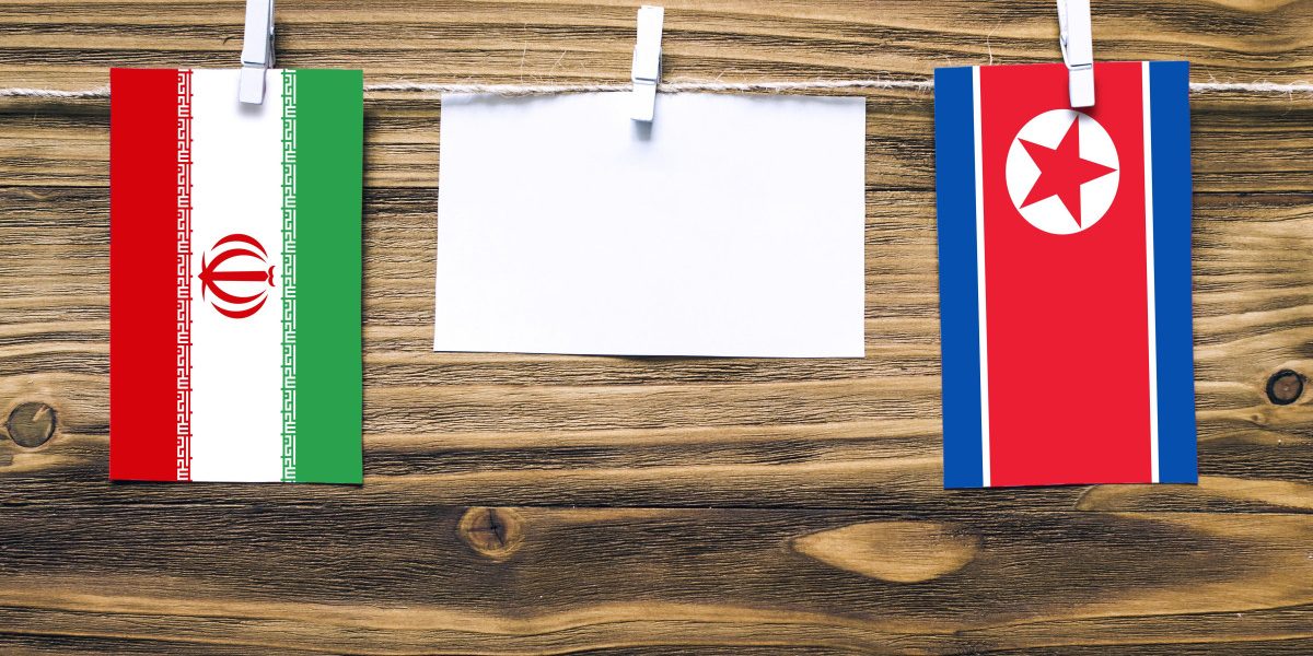 Coreea de Nord se distanțează de Iran și vrea o nouă relație cu SUA, spun oficialii În efortul de a-și menține deschise ușile negocierilor cu Statele Unite ale Americii, Coreea de Nord pare să se distanțeze de partenerul său de lungă durată, Iranul