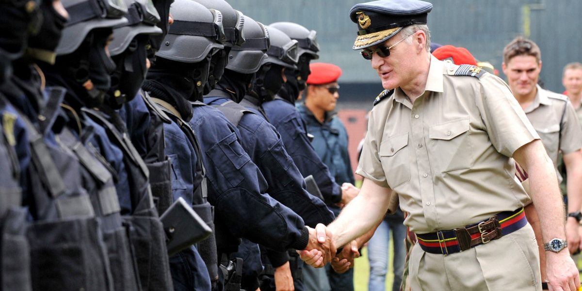 Fostul șef al armatei avertizează: Marea Britanie, „extrem de vulnerabilă”