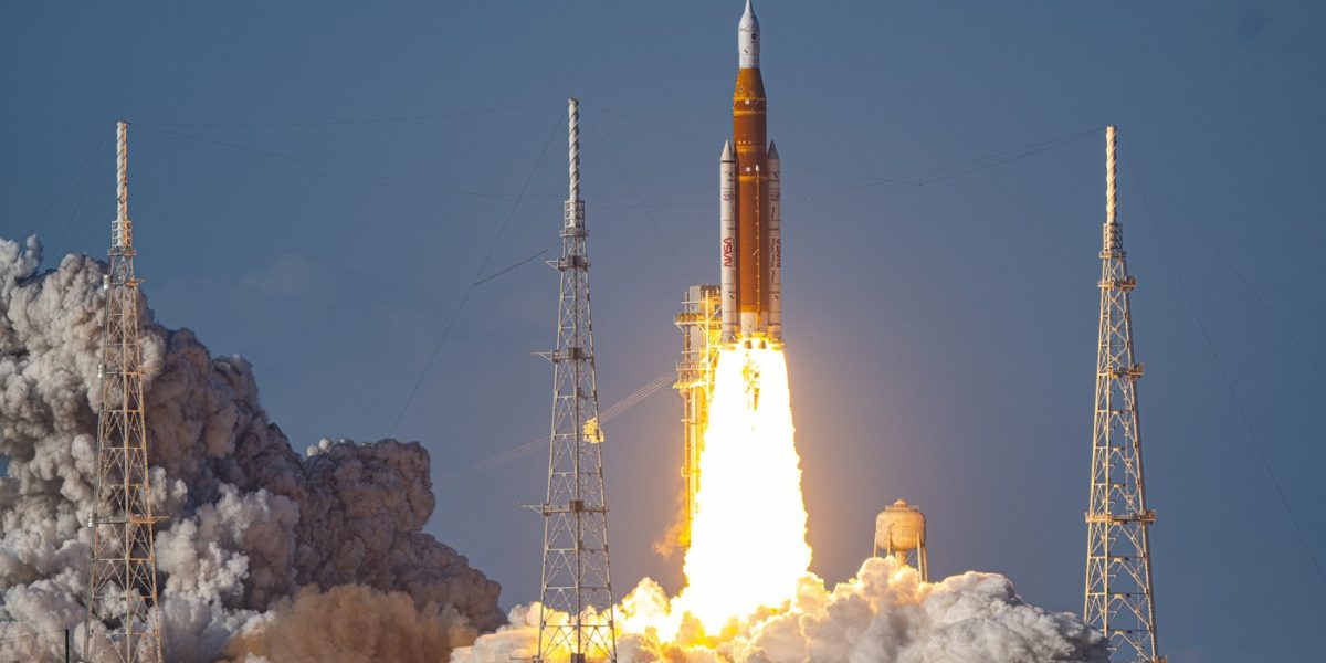 Avem imagini noi de pe lună: Artemis II, cu probleme tehnice, dar și recorduri