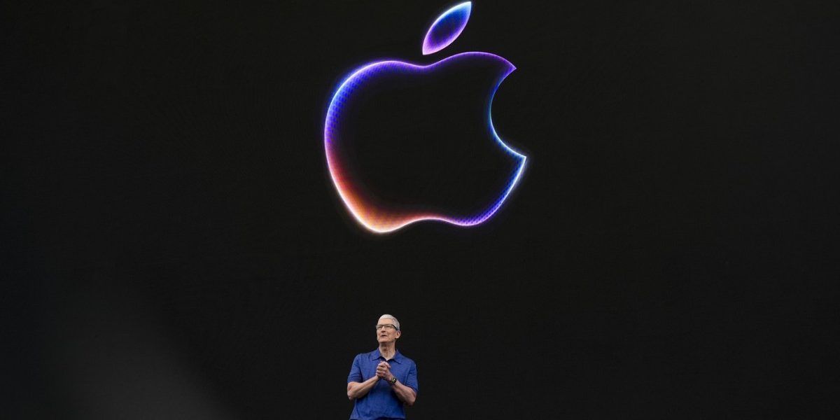 Cook, după 15 ani, pleacă de la Apple: Cine va fi noul șef al gigantului tech?