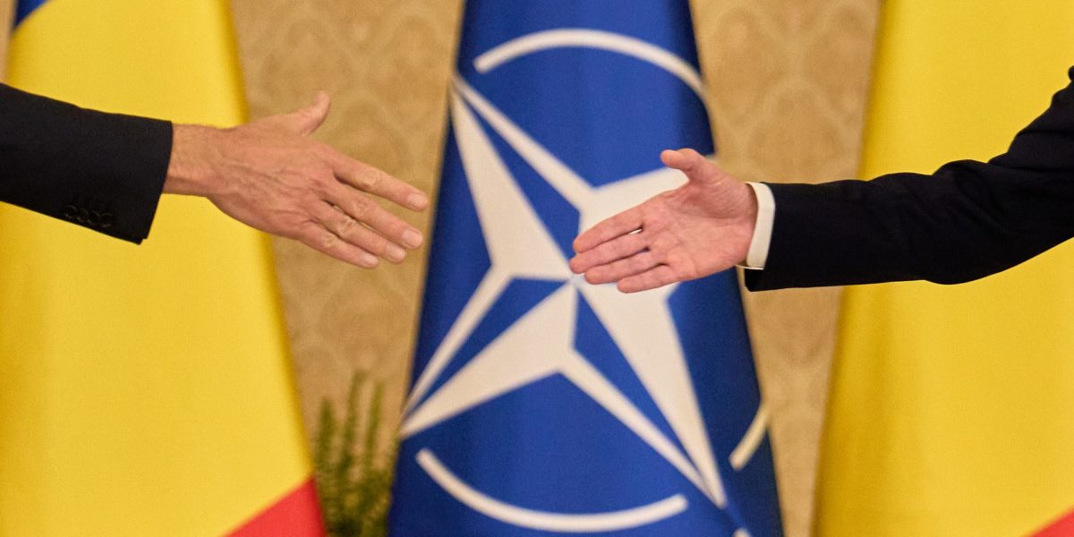 România celebrează Ziua NATO, președintele evocând importanța Alianței în contextul actual București – În prima duminică a lunii aprilie, România marchează Ziua NATO, un moment de celebrare a apartenenței la Alianța Nord-Atlantică