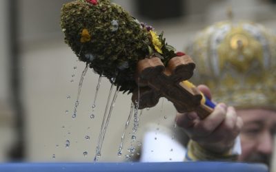 Agheasma Mică: Cum se ia corect de Izvorul Tămăduirii. Preoții, despre Vinerea Luminată