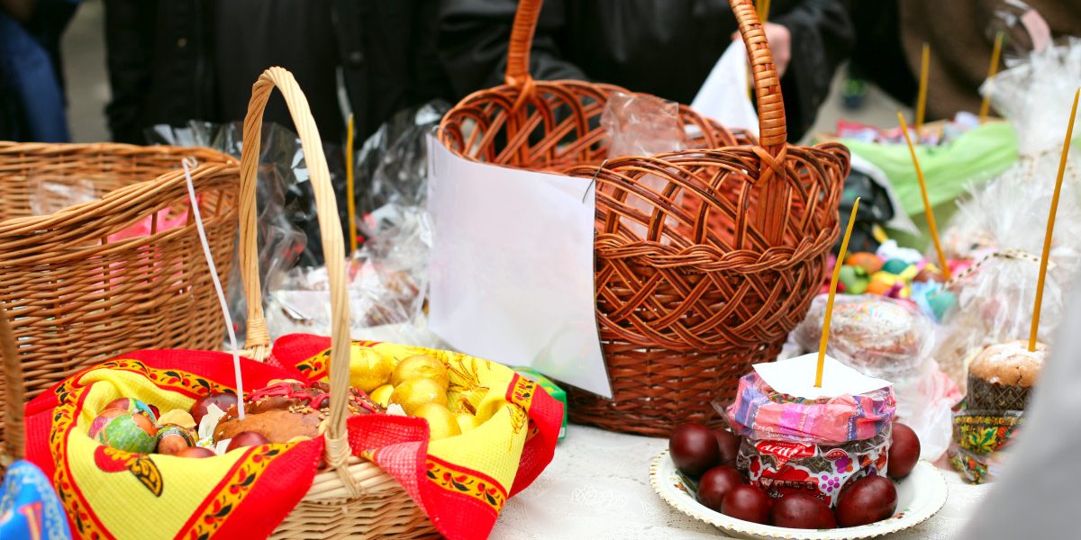 Alimente tradiționale de Paște: Ce nu trebuie să lipsească de pe masă și din pachetele de pomană