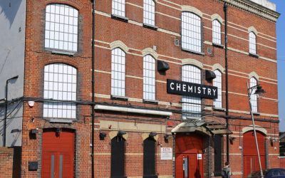 Doi morți și zeci de cazuri de meningită ridică semne de întrebare în Marea Britanie