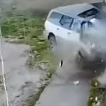 Accident teribil: Un deces și patru răniți după ce o mașină a intrat într-o casă
