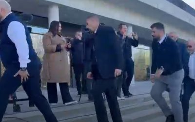 Sicriul lui Mircea Lucescu a fost depus la Arena Națională, marcând un moment de adio pentru marele antrenor