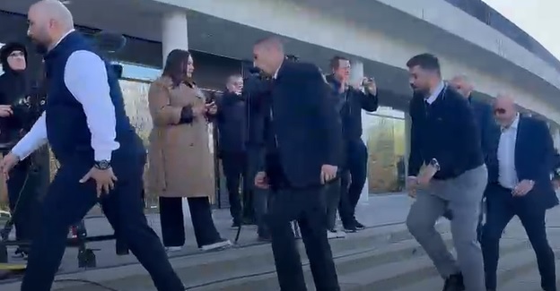 Sicriul lui Mircea Lucescu a fost depus la Arena Națională, marcând un moment de adio pentru marele antrenor