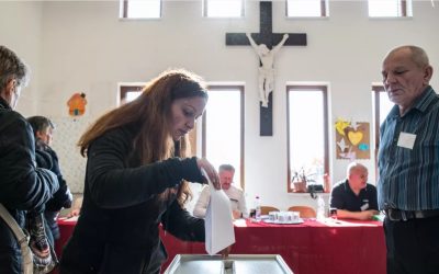 Un sondaj de opinie realizat în Ungaria, cu puțin timp înaintea alegerilor parlamentare, sugerează o rezistență mare a electoratului față de eventuale dezvăluiri compromițătoare