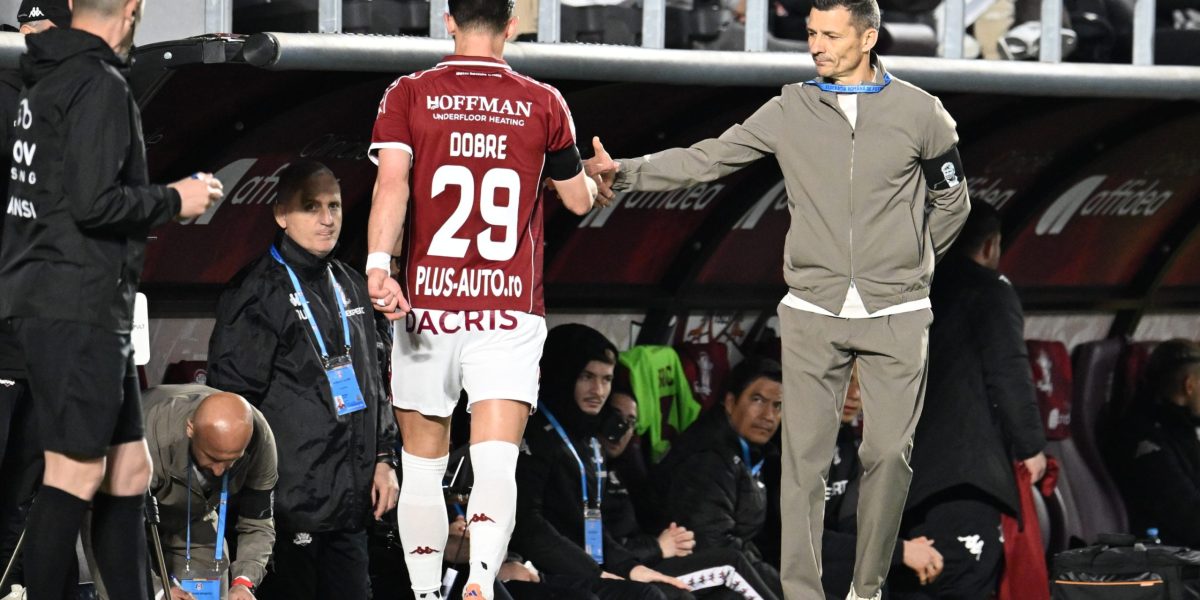 Dobre, pus la zid la Rapid: Antrenorul, furios că i-a luat banderola de căpitan