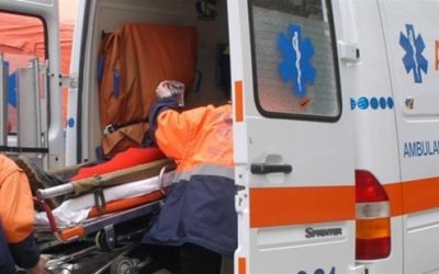 Accident grav în ARAD: O victimă încarcerată, alta transportată la spital Un accident rutier grav a avut loc în municipiul ARAD, pe Bulevardul Revoluției, în zona Ziridava