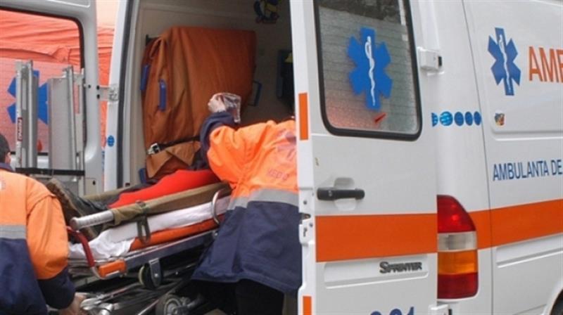Accident grav în ARAD: O victimă încarcerată, alta transportată la spital Un accident rutier grav a avut loc în municipiul ARAD, pe Bulevardul Revoluției, în zona Ziridava