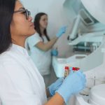 Atenție! Cei născuți înainte de 1975, sfătuiți să facă analize pentru o boală gravă