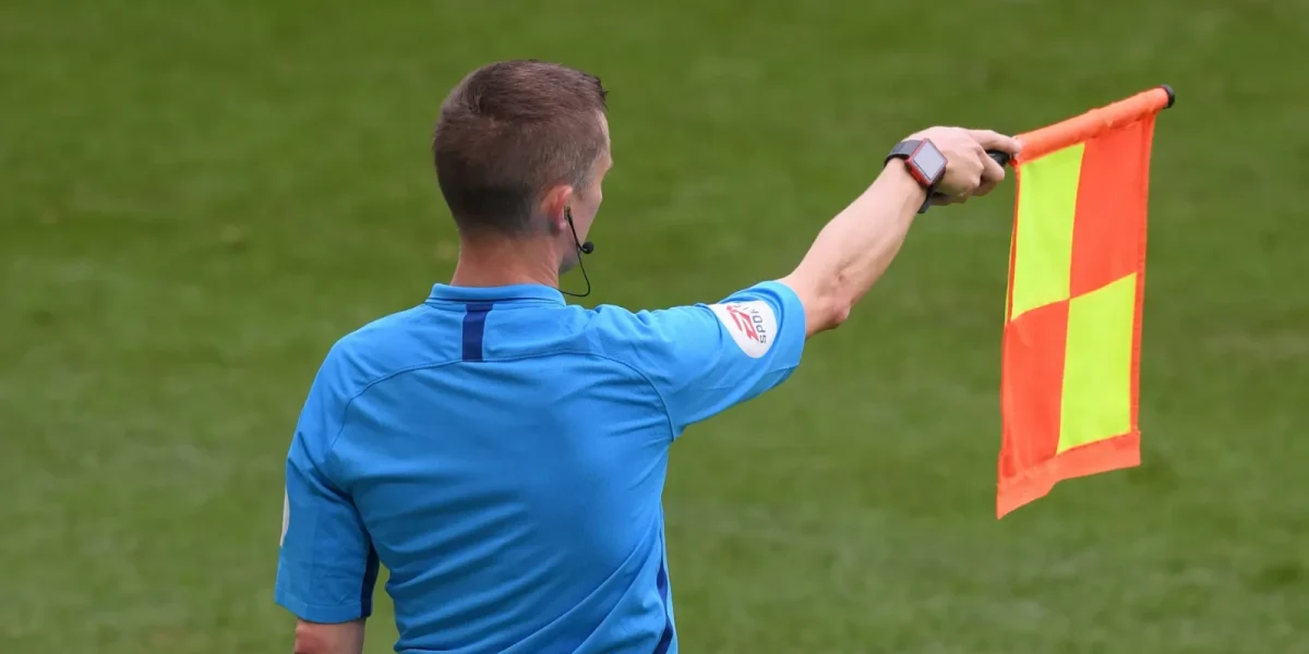 Arbitrii din Premier League, influențați de VAR: 95% schimbă decizia!
