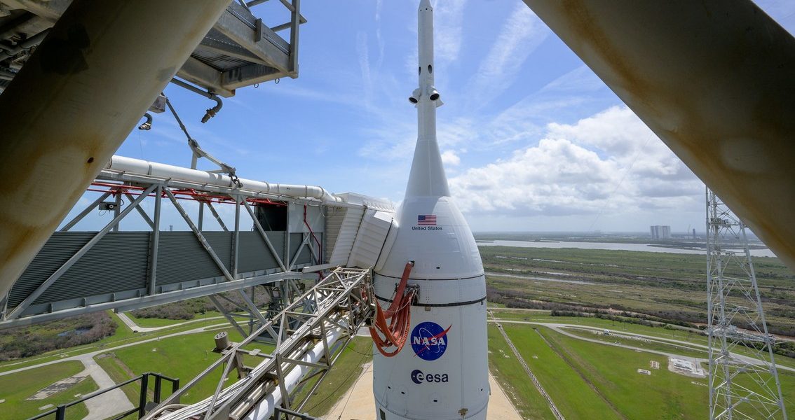 Capsula Orion a programului Artemis, care va transporta astronauții în jurul Lunii, este dotată cu un „mini-habitat” sofisticat, ce include spații de dormit, pentru exerciții fizice și chiar o toaletă cu ușă