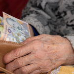 Bani fără 90 de contribuții: ASF schimbă regulile, ce trebuie să știi