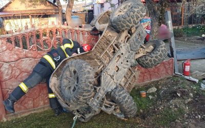Accident de Paște: ATV răsturnat, aterizare spectaculoasă pe gard