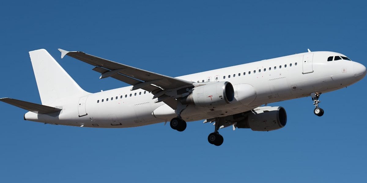 S-a tăiat la deget într-un zbor British Airways: Cere peste 50.000 de euro