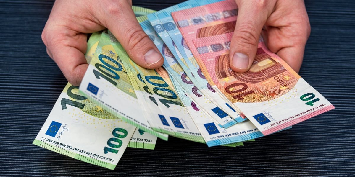 Austria: 60+ angajați TVR, salarii de peste 170.000 euro anual. Cât încasează șefii din România