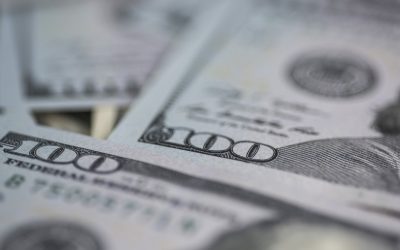 Chinezoaică furioasă: 160.000 de dolari, aruncați de la balcon după ceartă în familie