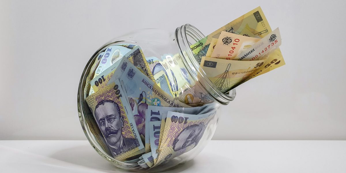 Ministerul Finanțelor lansează o nouă ediție Tezaur cu dobânzi de până la 7,50% București – Românii vor avea posibilitatea să investească în titluri de stat Tezaur în perioada 6 aprilie 2026 – 8 mai 2026, conform unui anunț făcut vineri de Ministerul Finanțelor