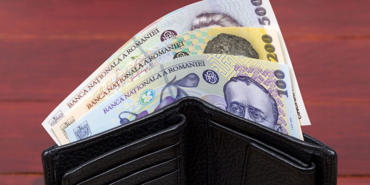 Economistul-șef al BRD, Florian Libocor, oferă sfaturi pentru stabilitate financiară într-o economie fragilă În contextul economic actual, marcat de incertitudini, economistul-șef al BRD, Florian Libocor, subliniază importanța unor reguli simple pentru a face față fluctuațiilor și a evita panica financiară