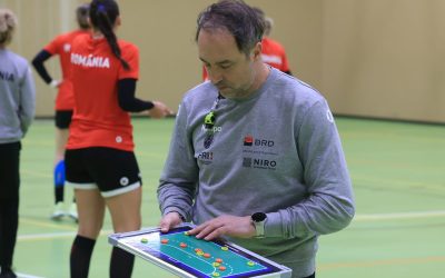 România întâlnește Norvegia în Sala Polivalentă din București, într-un meci crucial din EHF Euro Cup Selecționerul Ovidiu Mihăilă a prefațat duelul cu Norvegia, campioana mondială, subliniind importanța meciului pentru handbalul feminin românesc