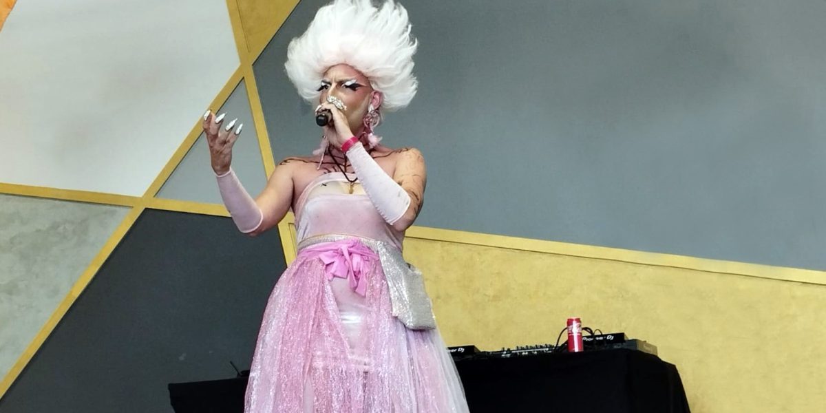 Beni Mihai, de la corul bisericesc la Drag Queen cu hituri pop-rock