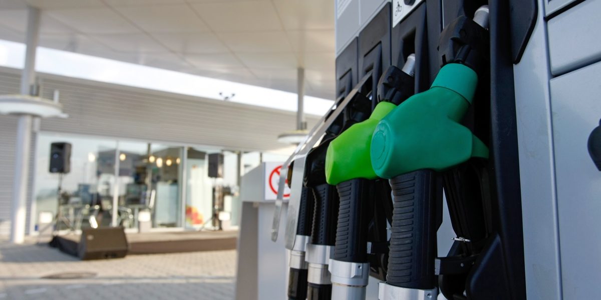 Negrescu cere Comisiei Europene măsuri urgente pentru criza prețurilor la combustibili Vicepreședintele Parlamentului European, Victor Negrescu, solicită Comisiei Europene să adopte rapid un cadru temporar de ajutor de stat pentru a sprijini statele membre și companiile afectate de creșterea accelerată a prețurilor la combustibili