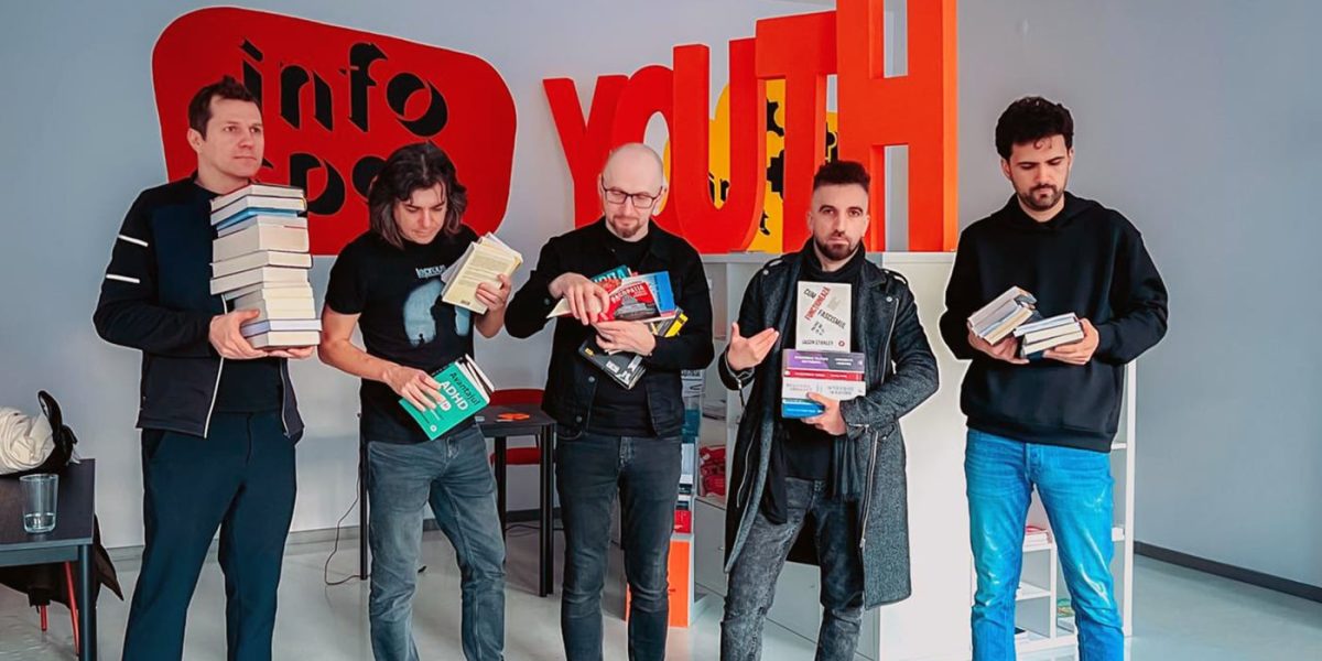 Școala NU stârnește pasiunea pentru cărți: Elevii citesc, dar fără plăcere