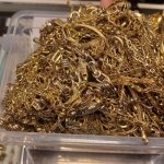 AUR furat: 1.700 de colete cu metal prețios, vândute pe piața neagră din România