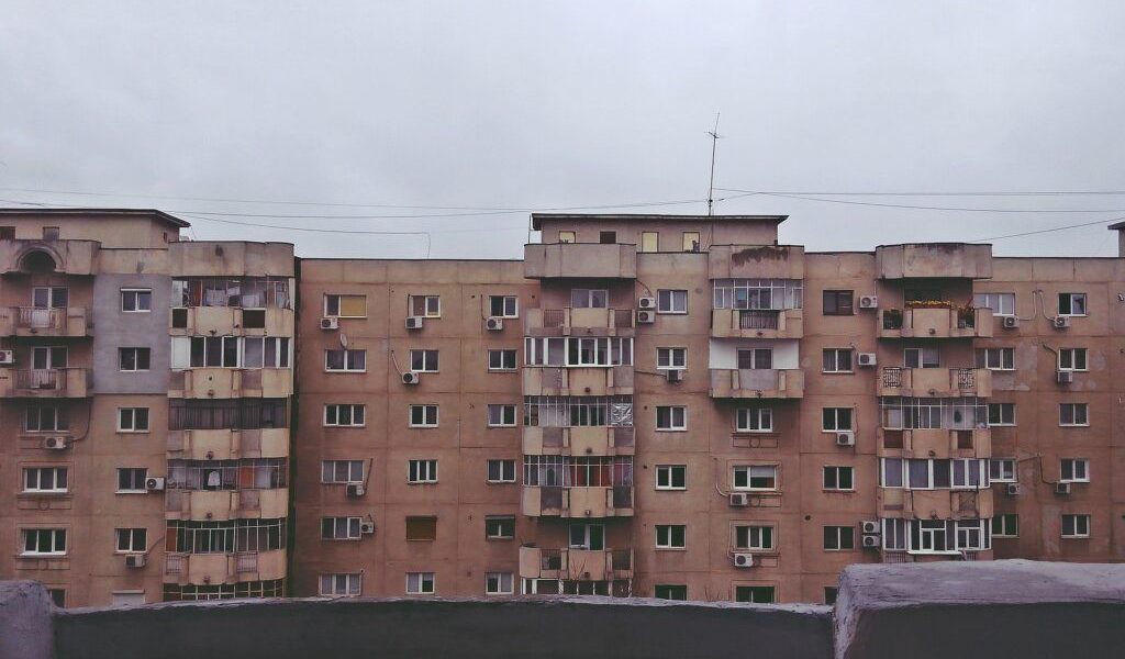 Blocuri sub lupa: Românii pot fi trași la răspundere pentru vecini