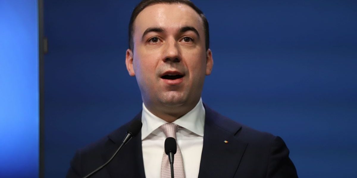 BOMBA la Timișoara: Ivan și Oprea, acuzați că au „sărit” coada pe aeroport