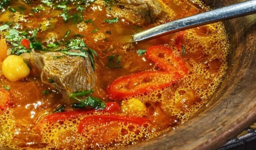 Cine NU are voie să guste miel de Paște: Avertismentul medicilor din România